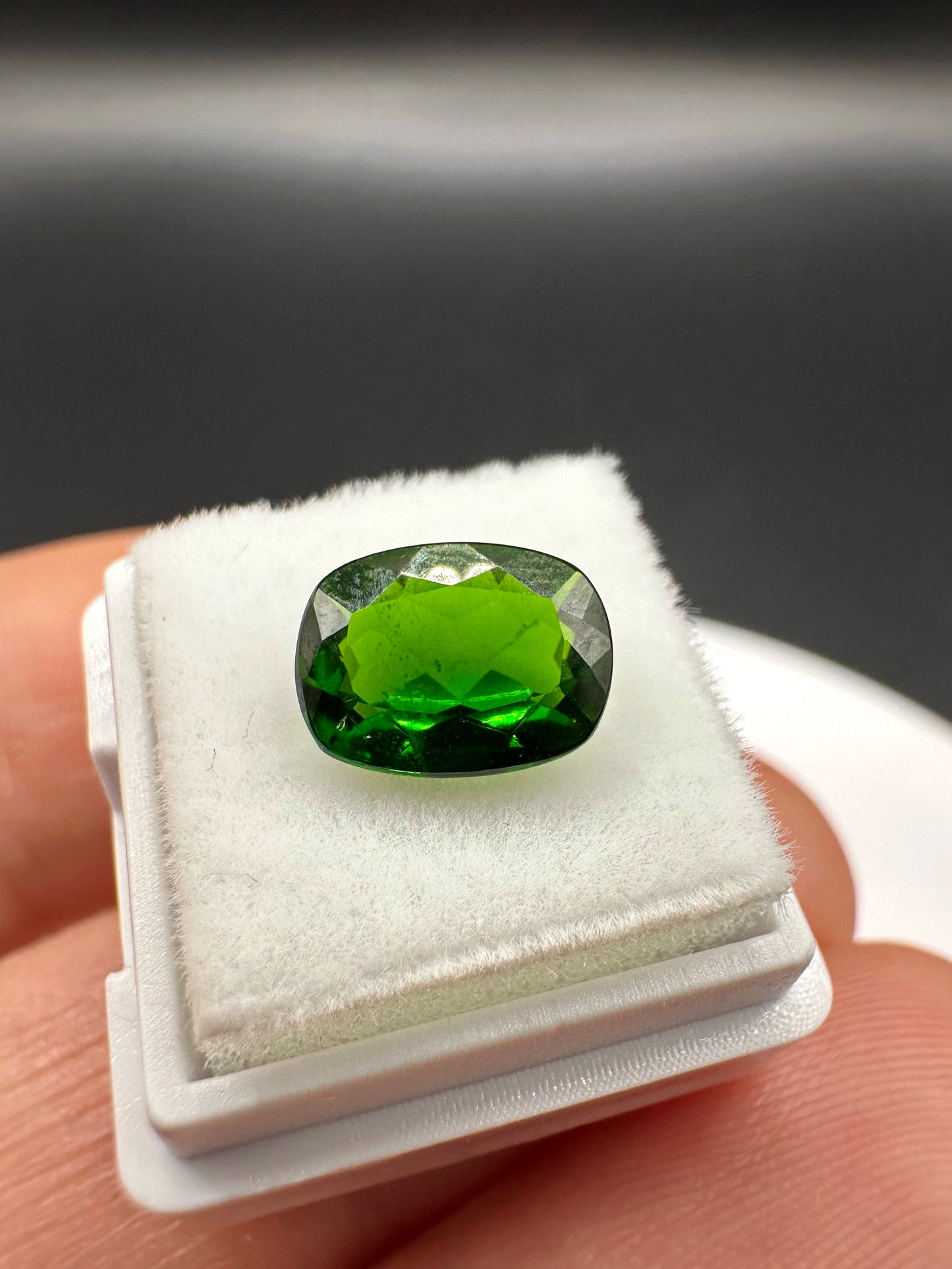 1.3ct. CUSHION CUT AAA CHROME DIOPSIDE