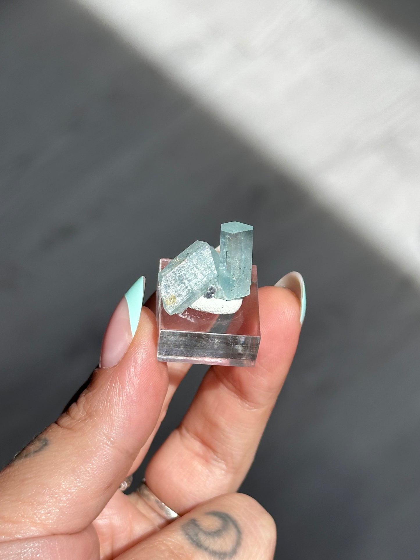 2g. AQUAMARINE W/ FLUORITE