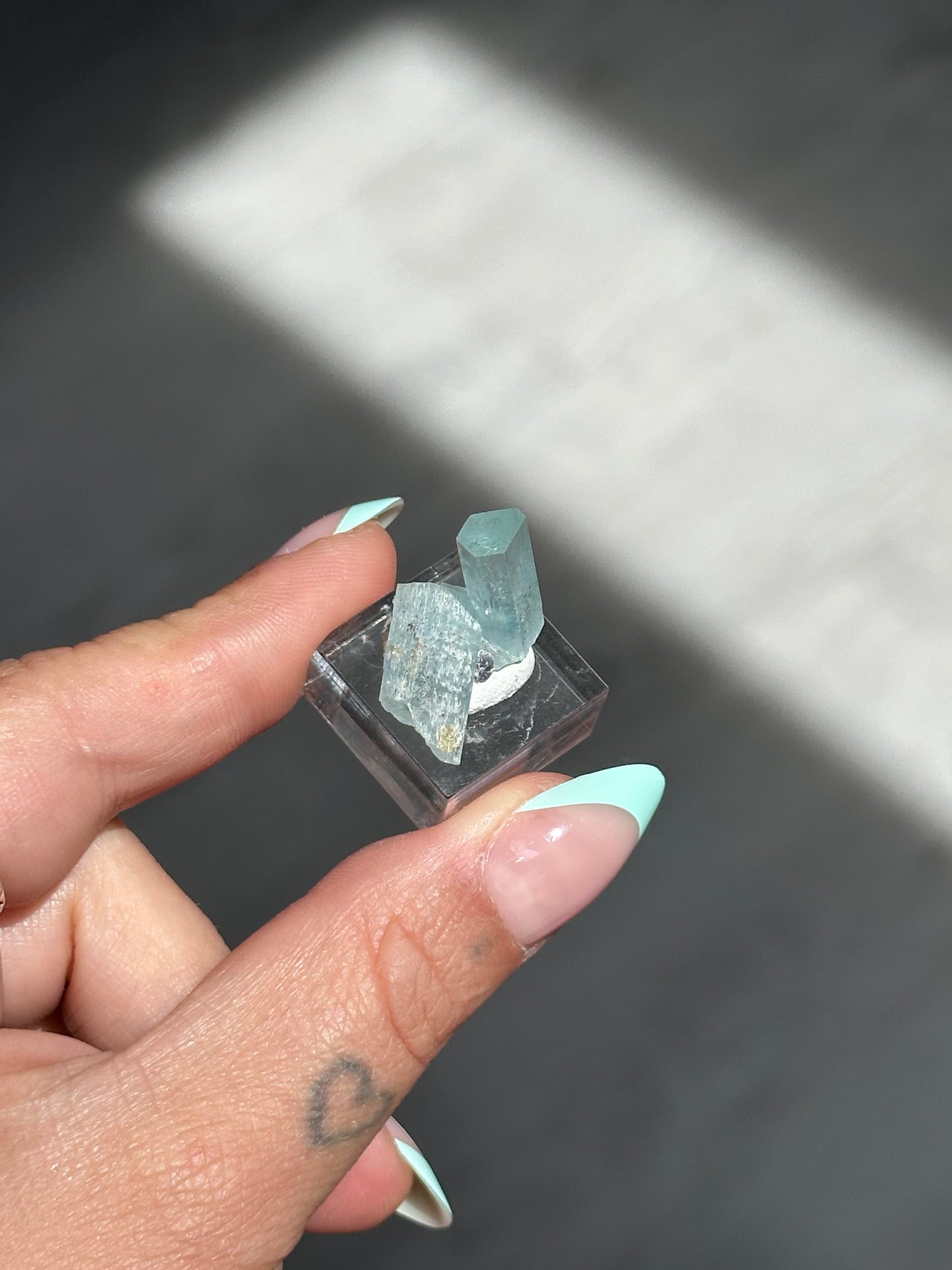 2g. AQUAMARINE W/ FLUORITE
