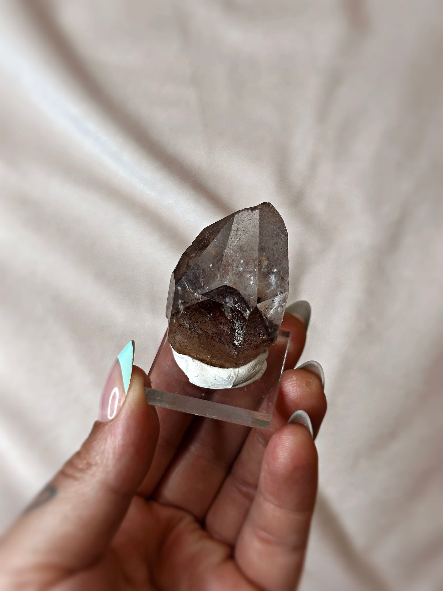 35g. RED PHANTOM QUARTZ