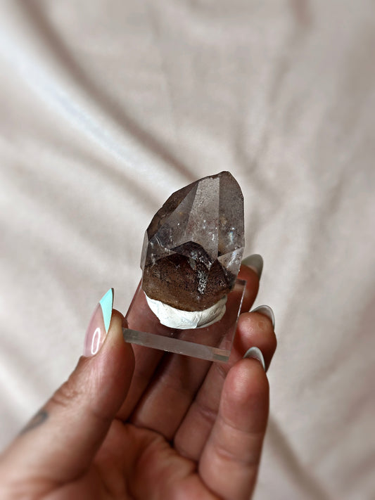 35g. RED PHANTOM QUARTZ
