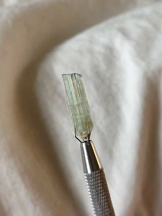 2.8g. AQUAMARINE STRAW