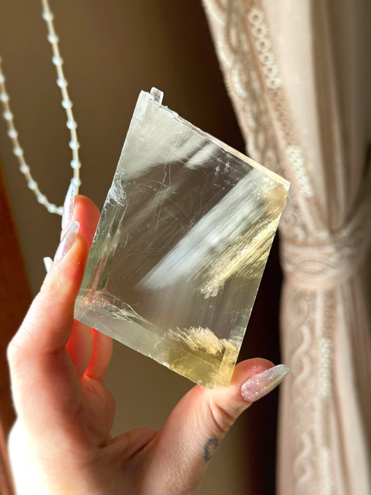 400g. GOLDEN OPTICAL CALCITE