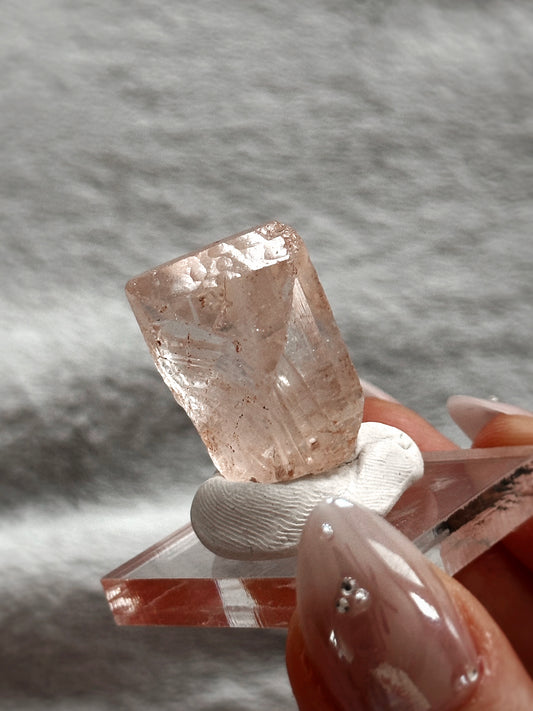 ROSE PETAL ~ 16g. TOPAZ